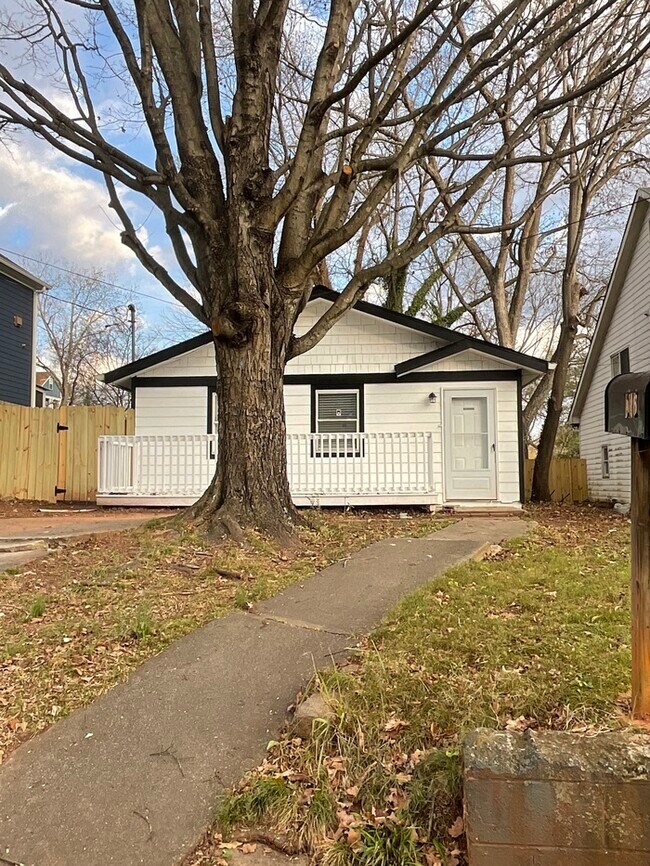 property at 826 Martin St SE