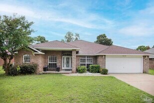 5678 Tiger Woods Dr in Milton, FL - Building Photo