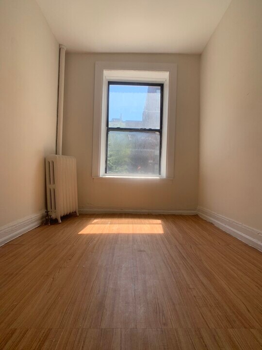76 Vermilyea Ave in New York, NY - Building Photo