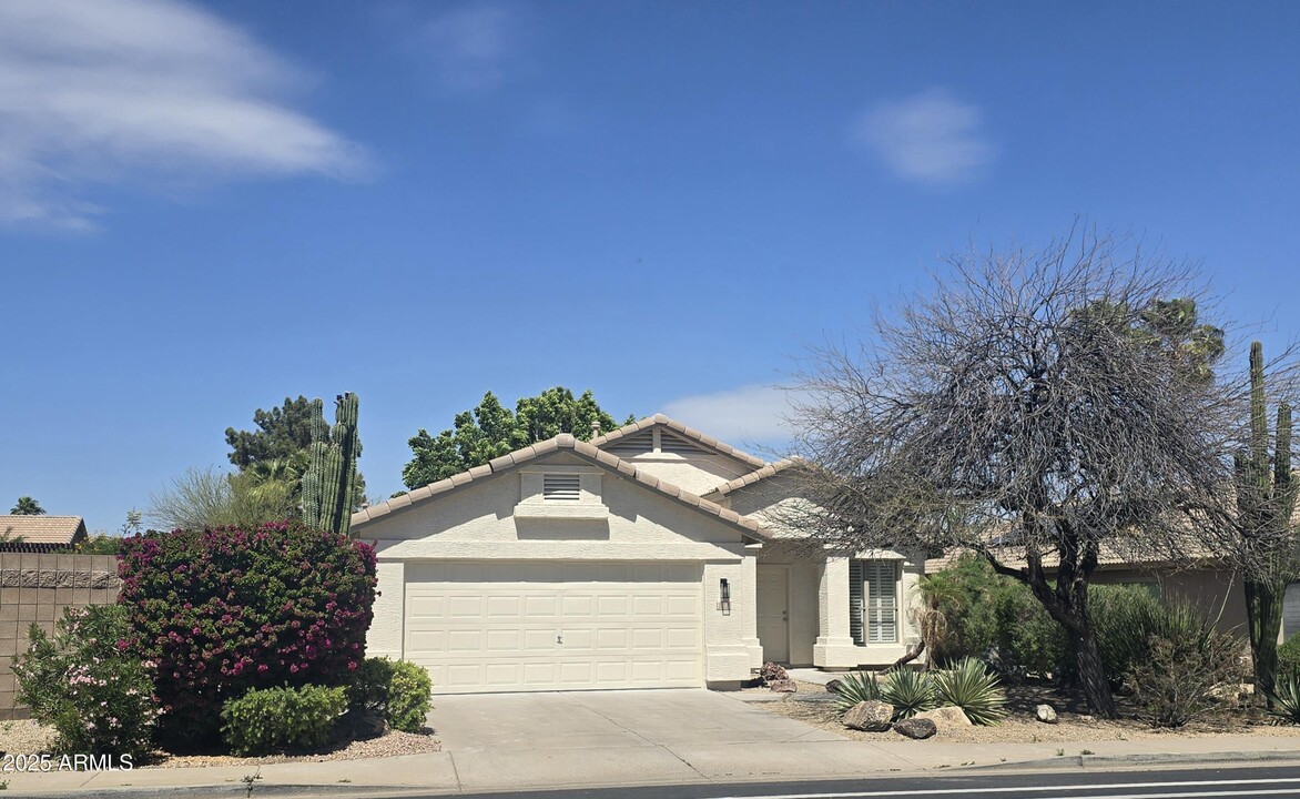 3012 E Sweetwater Ave in Phoenix, AZ - Building Photo