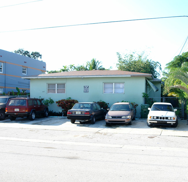 560 NE 67th St in Miami, FL - Foto de edificio - Building Photo