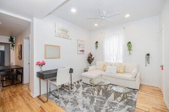 2544 N Burling St in Chicago, IL - Foto de edificio - Building Photo