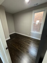 4956 W Erie St in Chicago, IL - Building Photo - Building Photo