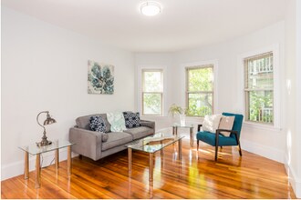 12 Stone Ave, Unit 3 in Somerville, MA - Foto de edificio - Building Photo