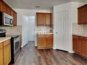 8200 Dynasty Dr in Fort Worth, TX - Building Photo - Building Photo