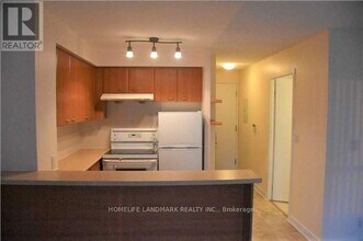 36-736 Lee Centre Dr in Toronto, ON - Building Photo - Building Photo