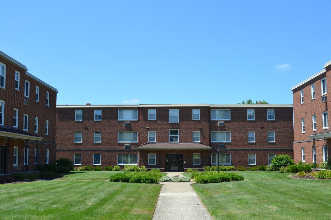 Northfield Park Apartments in Bedford, OH - Building Photo