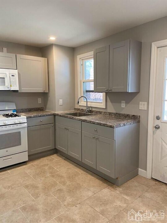 690 State St in Perth Amboy, NJ - Building Photo