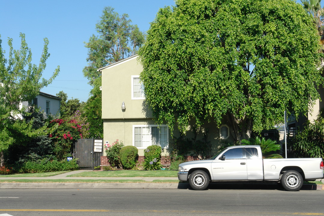 4481-4483 Hazeltine Ave in Sherman Oaks, CA - Building Photo