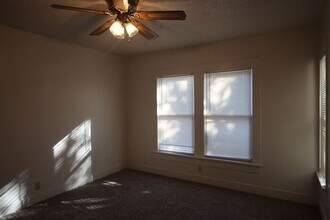808 S Robertson Ave in Tyler, TX - Building Photo - Building Photo