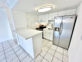 4275 NW S Tamiami Canal Dr, Unit 2-104 in Miami, FL - Building Photo