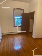 16 Prince St, Unit 1 in Brookline, MA - Foto de edificio - Building Photo