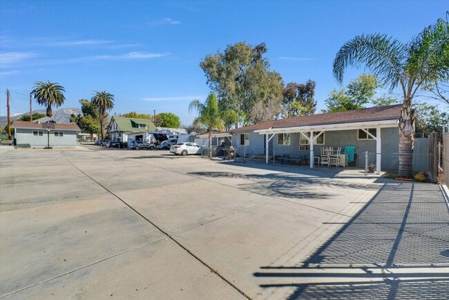 442 E Arrow Hwy in Upland, CA - Building Photo - Building Photo