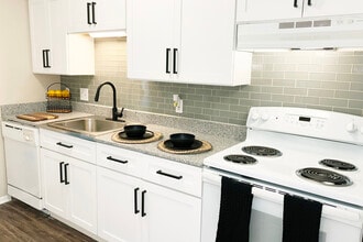 Margeaux Metairie Apartments in Metairie, LA - Building Photo - Building Photo