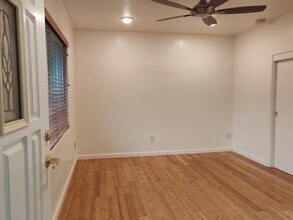 1130 Olive St, Unit #2 in Chico, CA - Foto de edificio - Building Photo