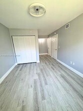 2640 S University Dr, Unit 204 in Davie, FL - Building Photo - Building Photo