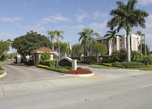 Villa Esperanza in Hialeah, FL - Building Photo - Building Photo