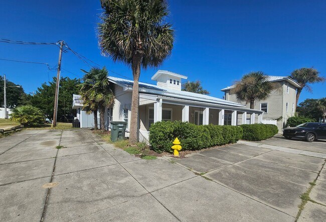 112 Hillside Dr S in North Myrtle Beach, SC - Building Photo - Building Photo