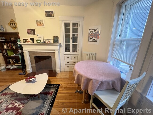 331 A Harvard St, Unit #2 in Cambridge, MA - Foto de edificio - Building Photo