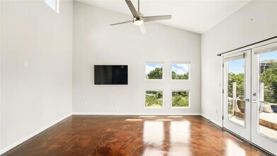 41 Waller St, Unit 301 in Austin, TX - Building Photo - Building Photo