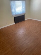 64 Stuart Ave in Valley Stream, NY - Building Photo - Building Photo