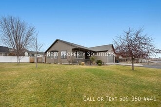 1525 S Bailey Ave in Moses Lake, WA - Building Photo - Building Photo