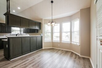 512 Arbor Ln in Burleson, TX - Building Photo - Building Photo