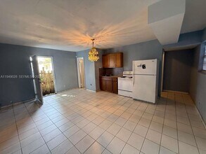 8201 NW 5th Ct in Miami, FL - Building Photo - Building Photo