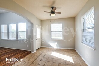 5006 Creekside Ave in Baytown, TX - Foto de edificio - Building Photo