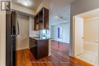 181-2181 Village Green Square in Toronto, ON - Building Photo - Building Photo