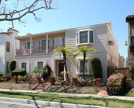 133 S Canon Dr in Beverly Hills, CA - Building Photo - Building Photo