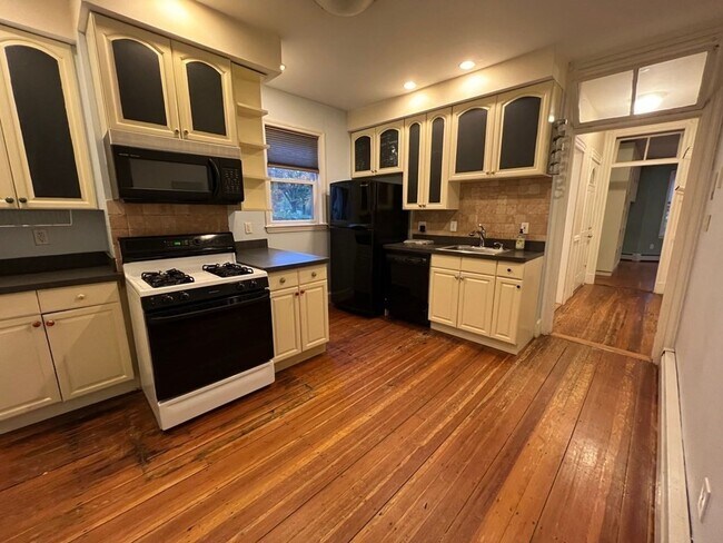 13 Oakdale St, Unit 1 in Boston, MA - Building Photo - Building Photo