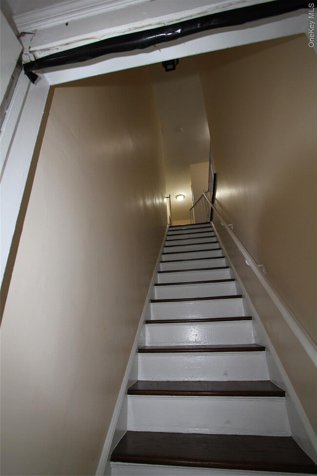 215 Colonial Ave in Freeport, NY - Building Photo - Building Photo