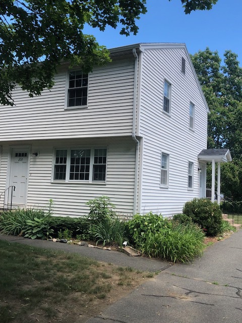 Elm Circle Affordable Apartments in South Deerfield, MA - Building Photo