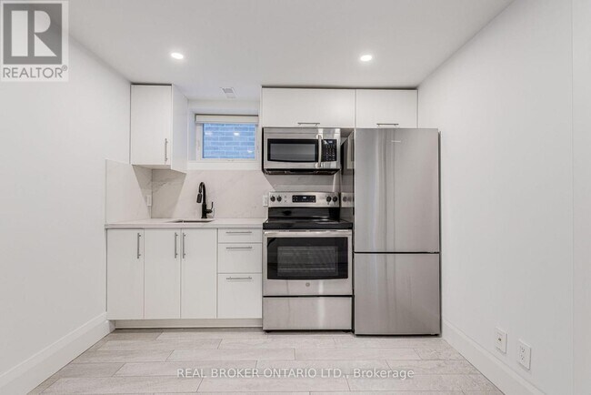 613-613 Harvie Ave in Toronto, ON - Building Photo - Building Photo