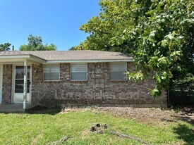 3027 Clarke St in Choctaw, OK - Building Photo