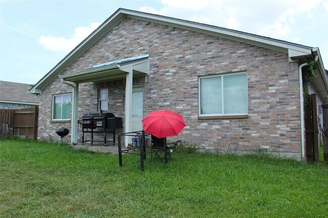 1710 Manor Garden Curve in Greenville, TX - Building Photo - Building Photo