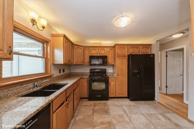 565 Ridge Rd in Highland Park, IL - Building Photo - Building Photo