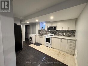 731 Bennett Blvd in Milton, ON - Building Photo - Building Photo