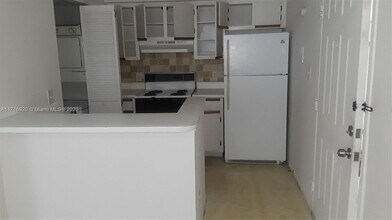 540 S Park Rd in Hollywood, FL - Foto de edificio - Building Photo