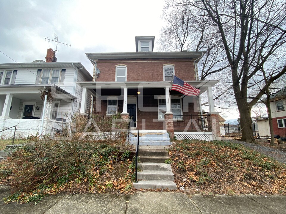 661 S 27th St in Harrisburg, PA - Building Photo