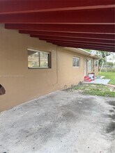 571 NW 113th St in Miami, FL - Foto de edificio - Building Photo