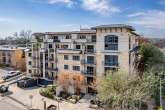 Park West Residences in Austin, TX - Foto de edificio - Primary Photo