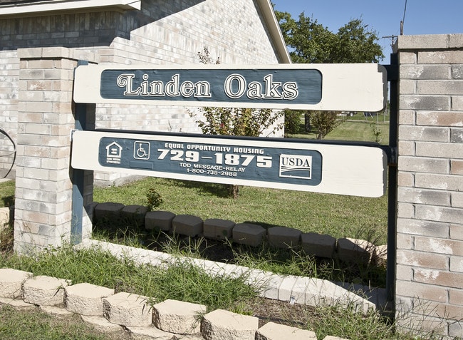 Linden Oaks Apartments in Rockport, TX - Foto de edificio - Building Photo