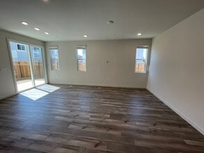 677 Barrett Lake Rd in West Sacramento, CA - Building Photo - Building Photo