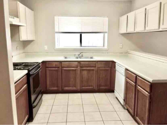 7137 Sunlit Trail Dr in San Antonio, TX - Building Photo - Building Photo