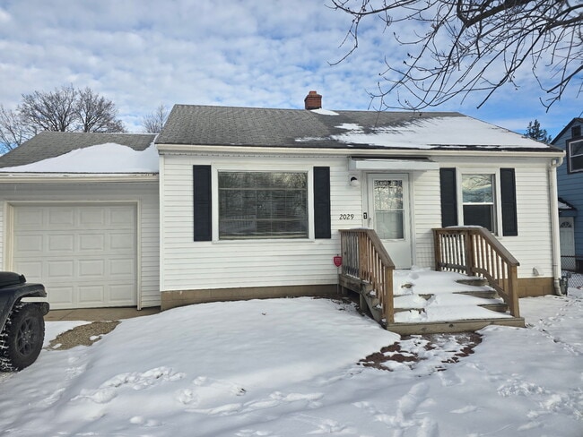 property at 2029 W Forrest Hill Ave