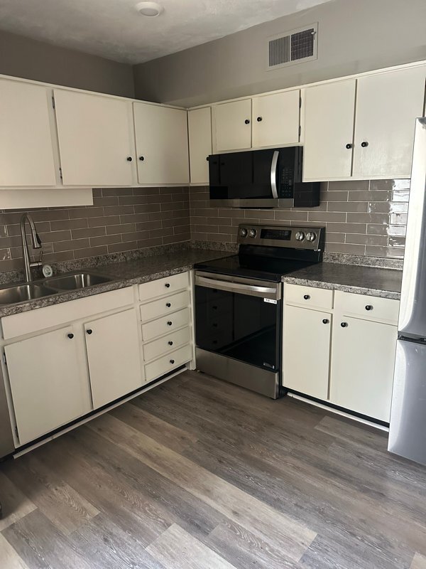 property at 925 Cleveland St