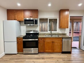 310 Hansbery Way in Santa Rosa, CA - Building Photo - Building Photo