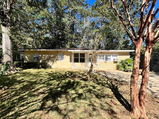 property at 3422 Miami Dr